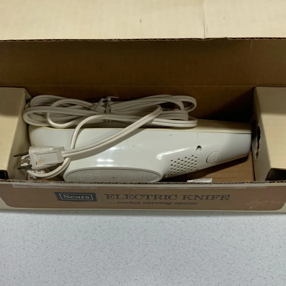 Sears Cream Electric Knife with Silver Blade